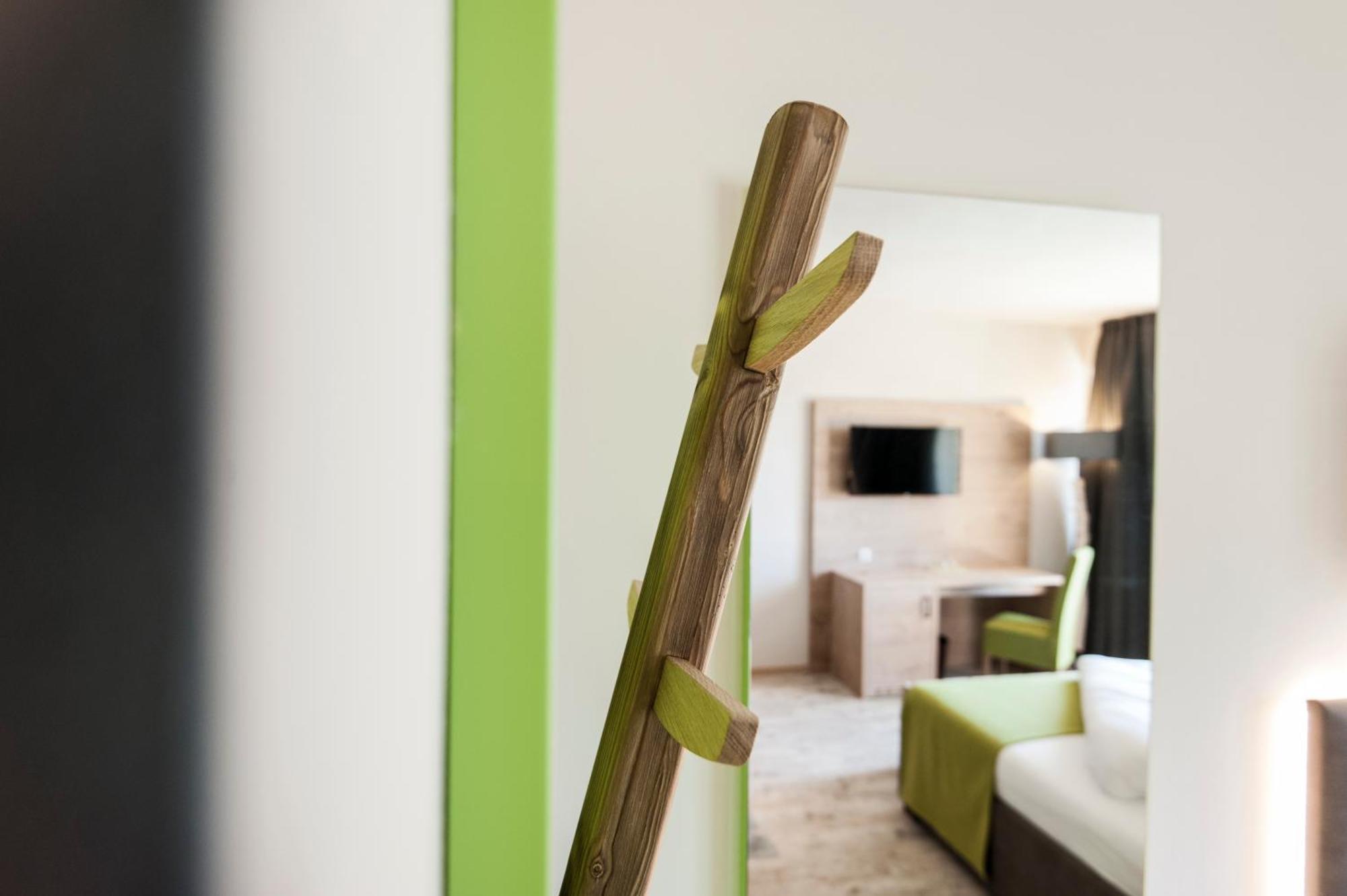 Hotel Pfeiss Лана Экстерьер фото