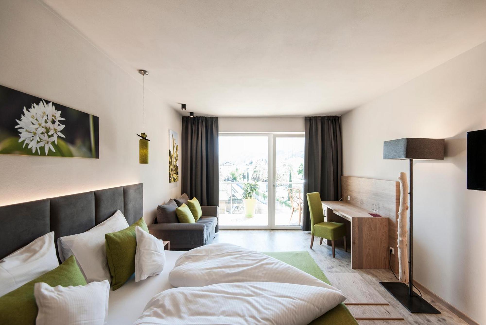 Hotel Pfeiss Лана Экстерьер фото