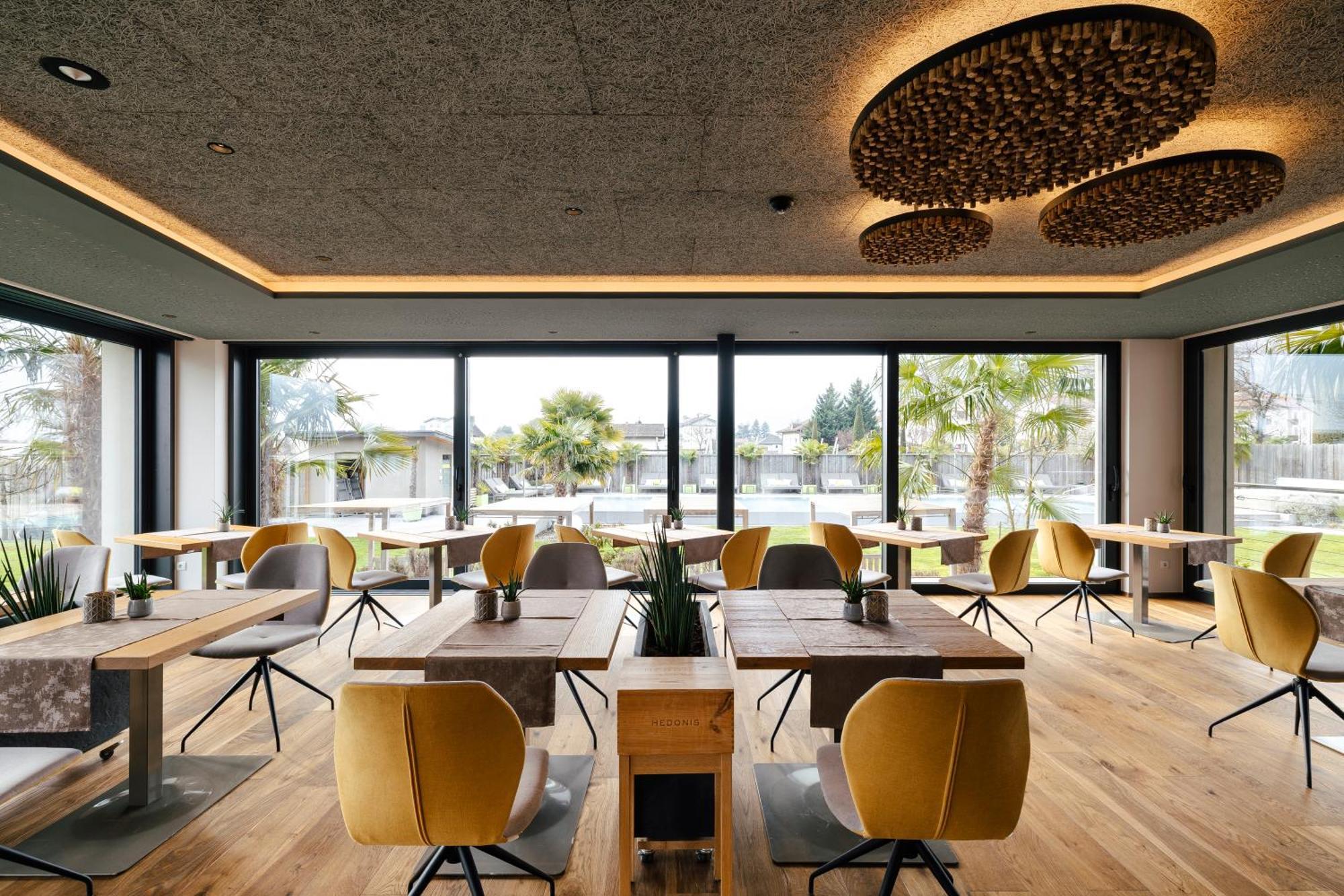 Hotel Pfeiss Лана Экстерьер фото
