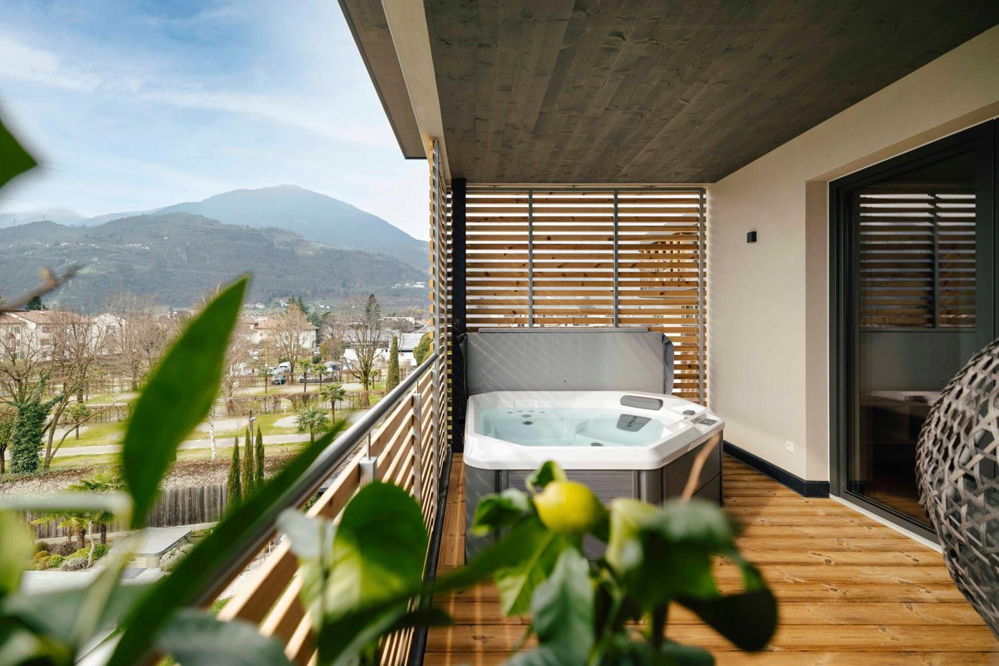 Hotel Pfeiss Лана Экстерьер фото