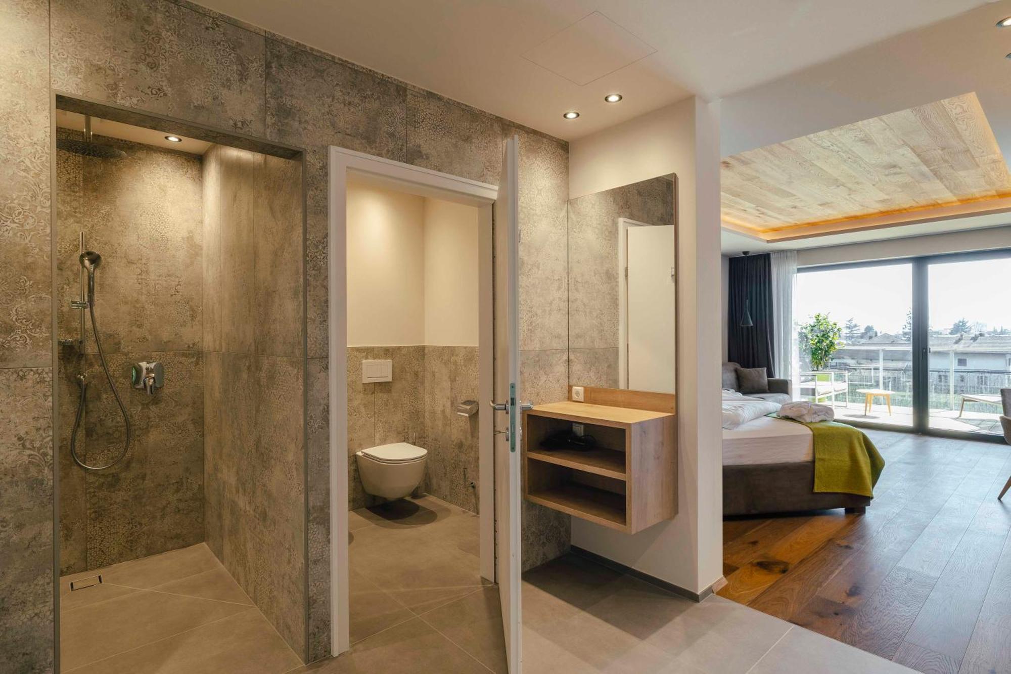 Hotel Pfeiss Лана Экстерьер фото
