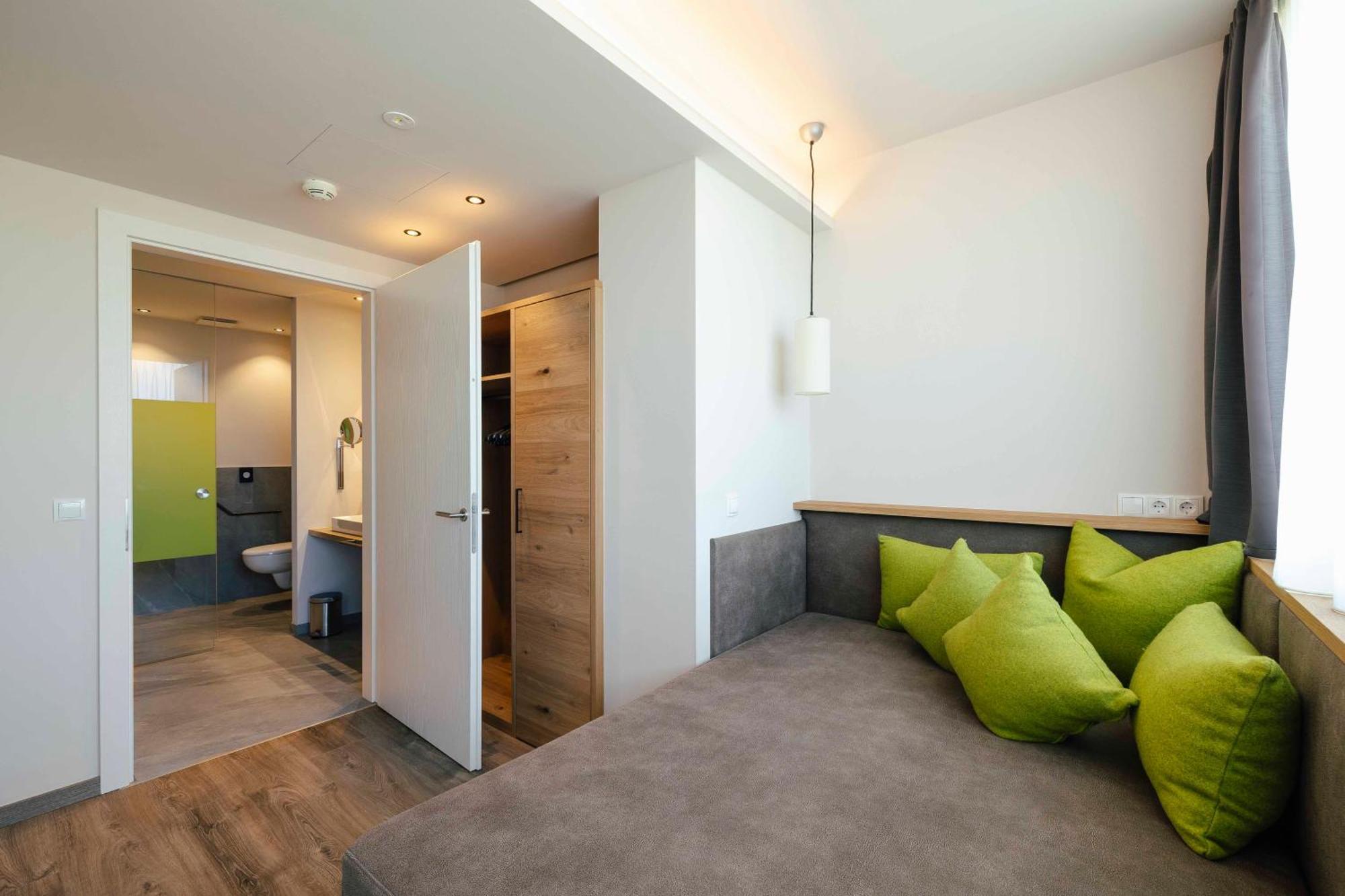 Hotel Pfeiss Лана Экстерьер фото