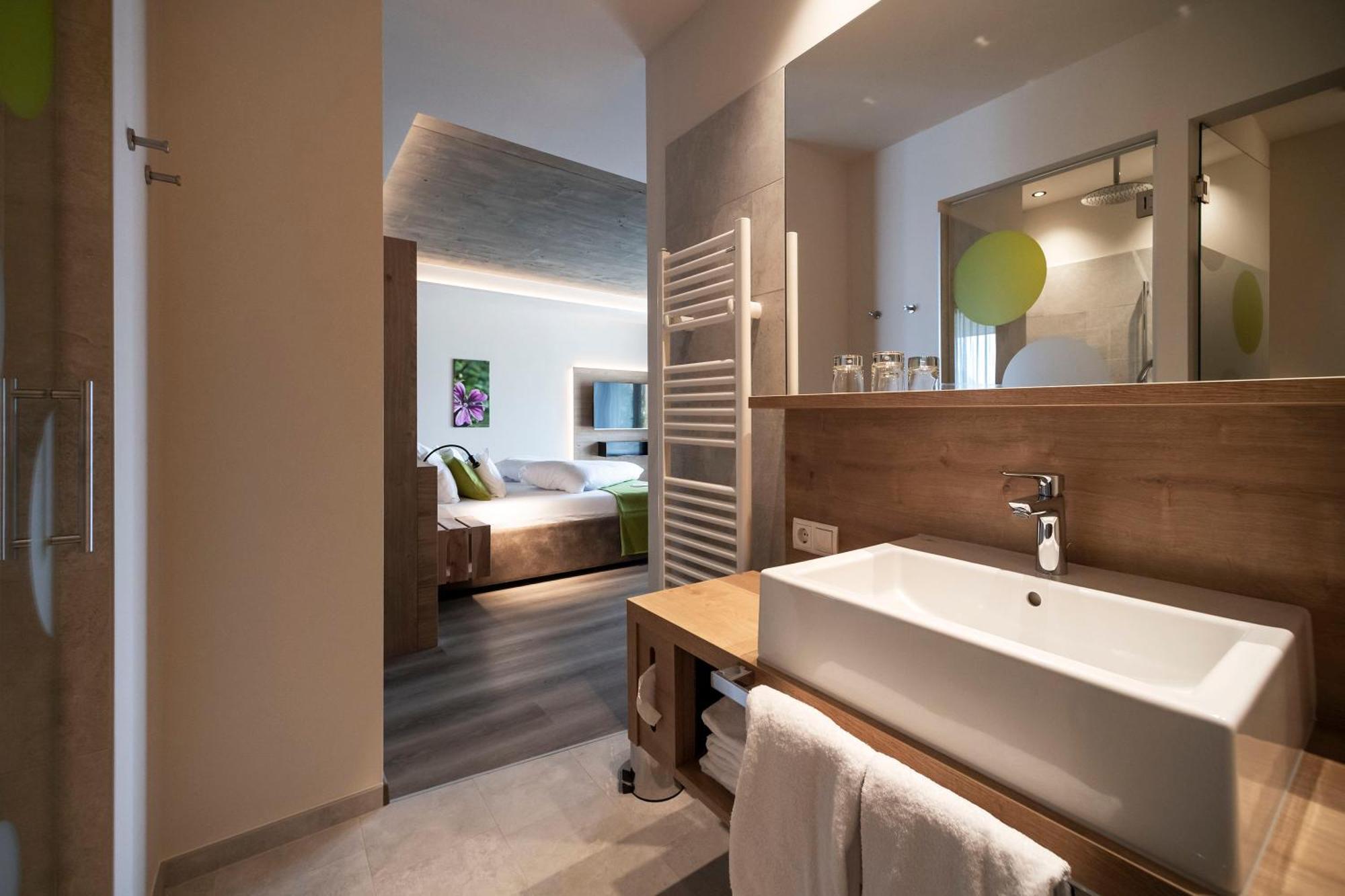 Hotel Pfeiss Лана Экстерьер фото