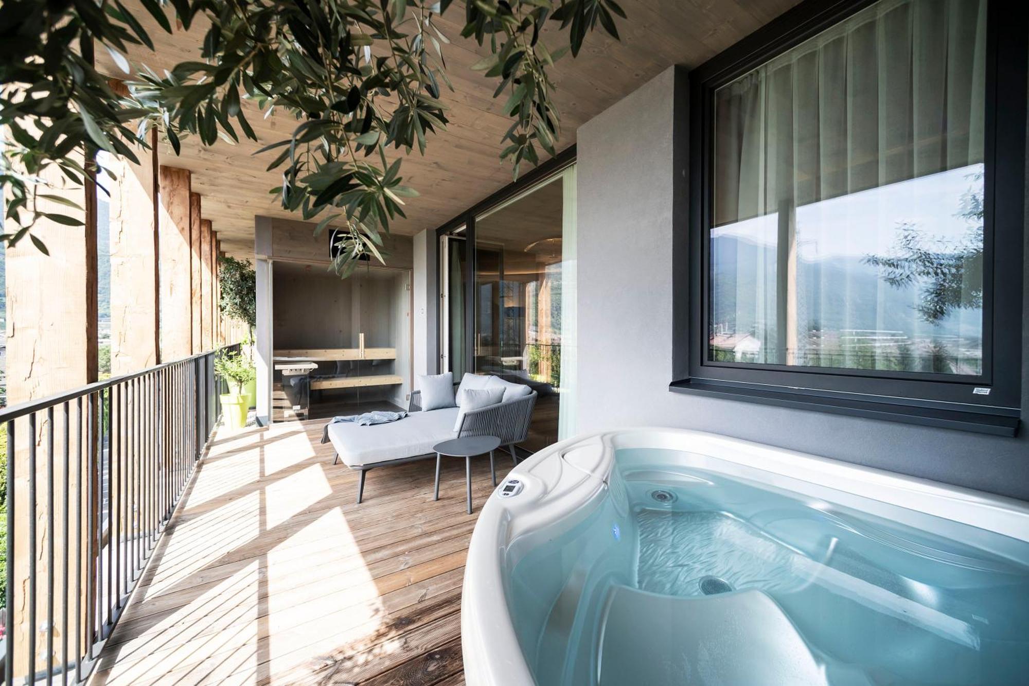 Hotel Pfeiss Лана Экстерьер фото