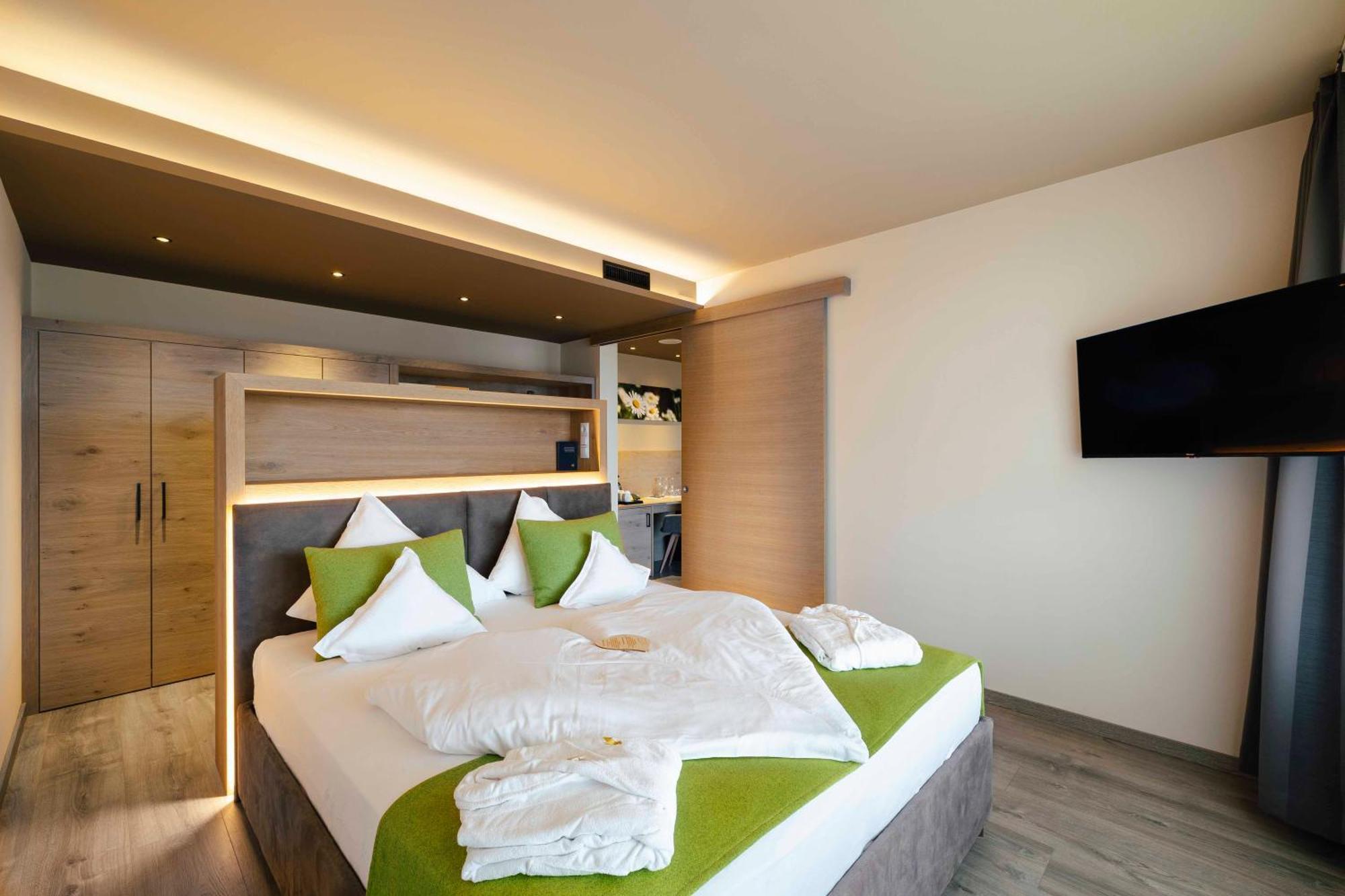 Hotel Pfeiss Лана Экстерьер фото